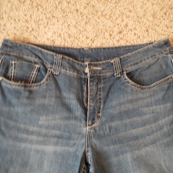 Jeans - Picture 2 of 4